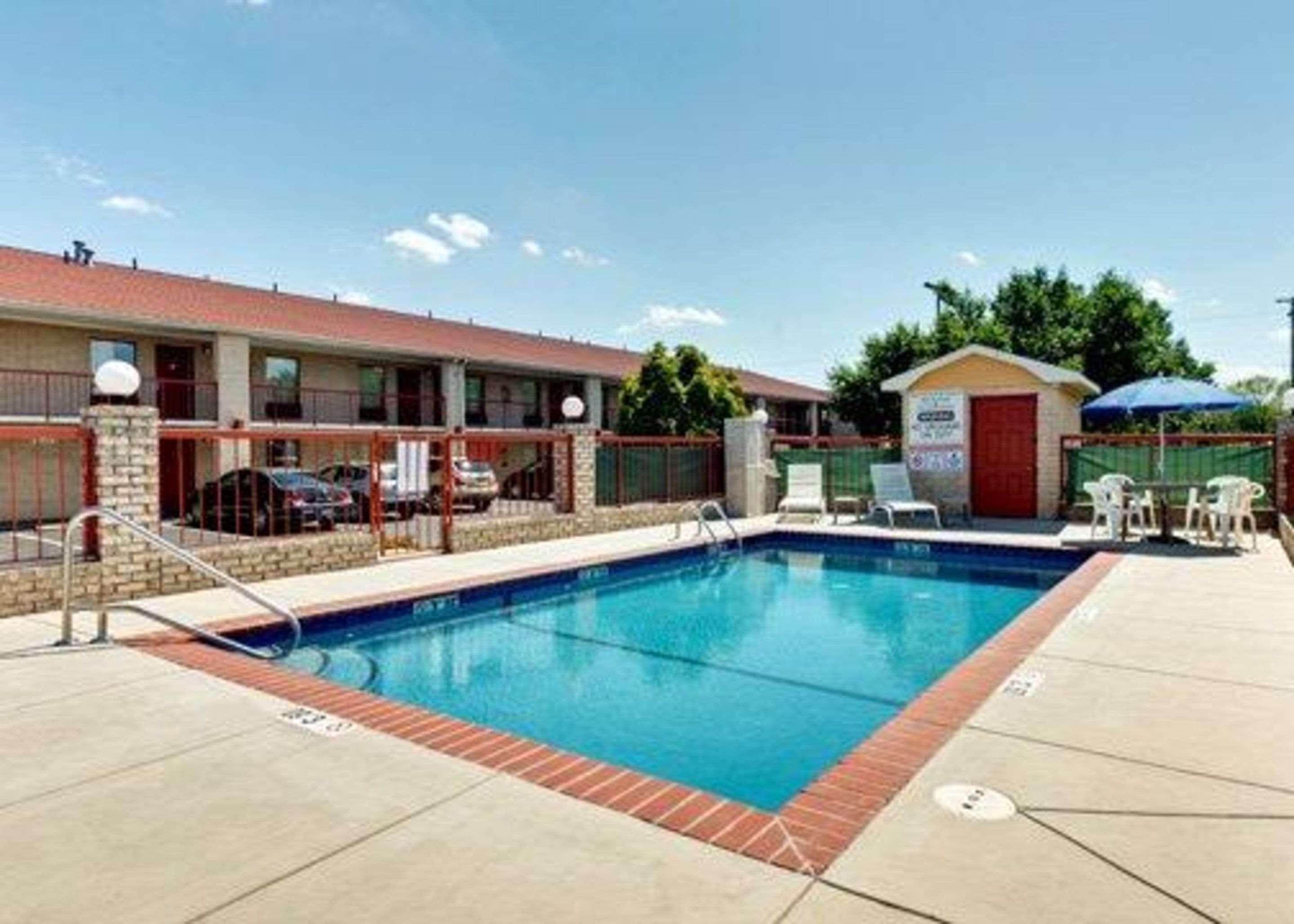 Quality Inn & Suites Монро Екстер'єр фото